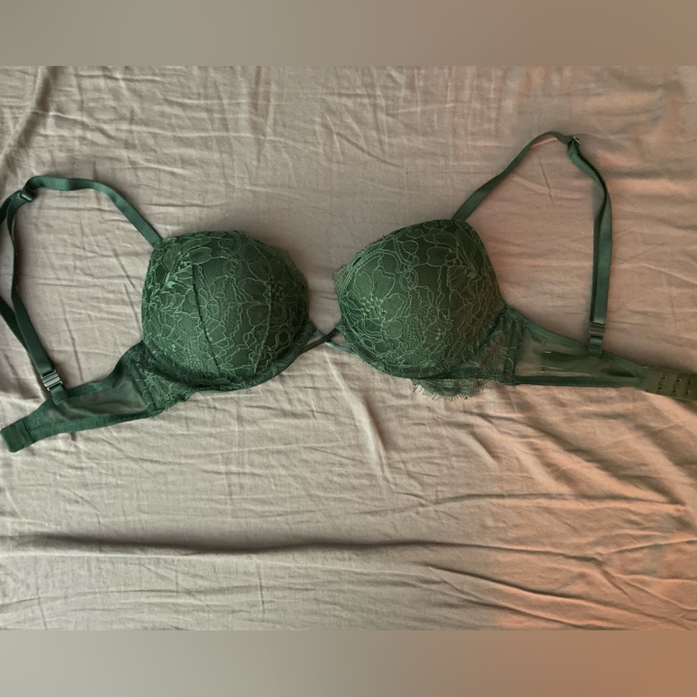 Victoria Secret- Emerald Green Lace Bra